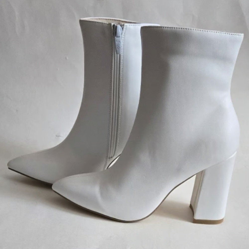 New SHEIN White Heeled Boots Pointed Toe